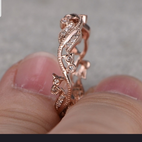 Gorgeous 18k plated Flower Lucky Vine Ring in ROSE GOLD - Picture 2 of 11